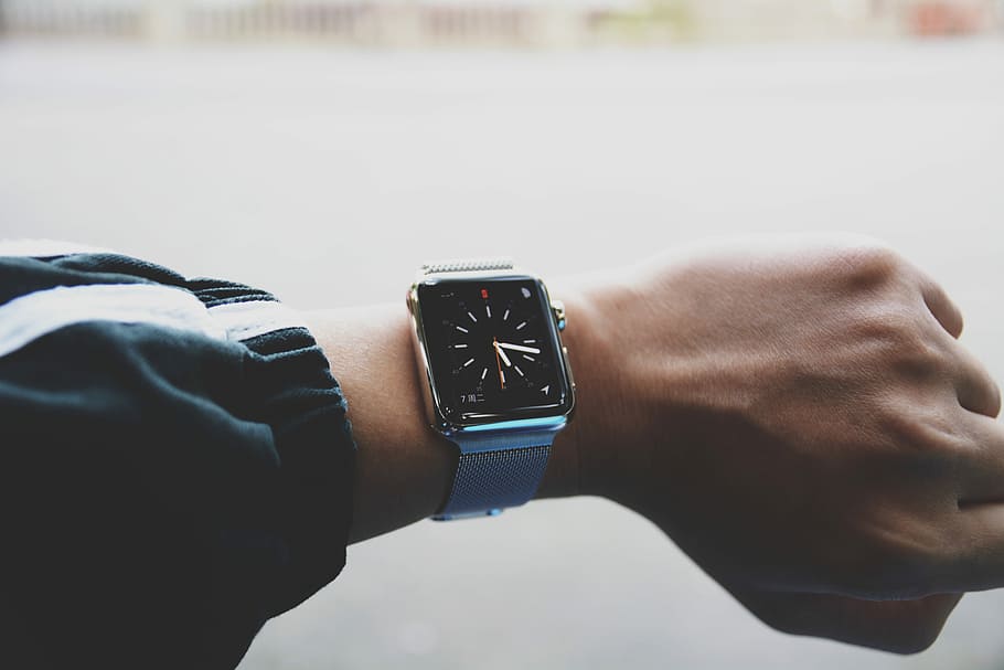 Black apple watch online silver milanese