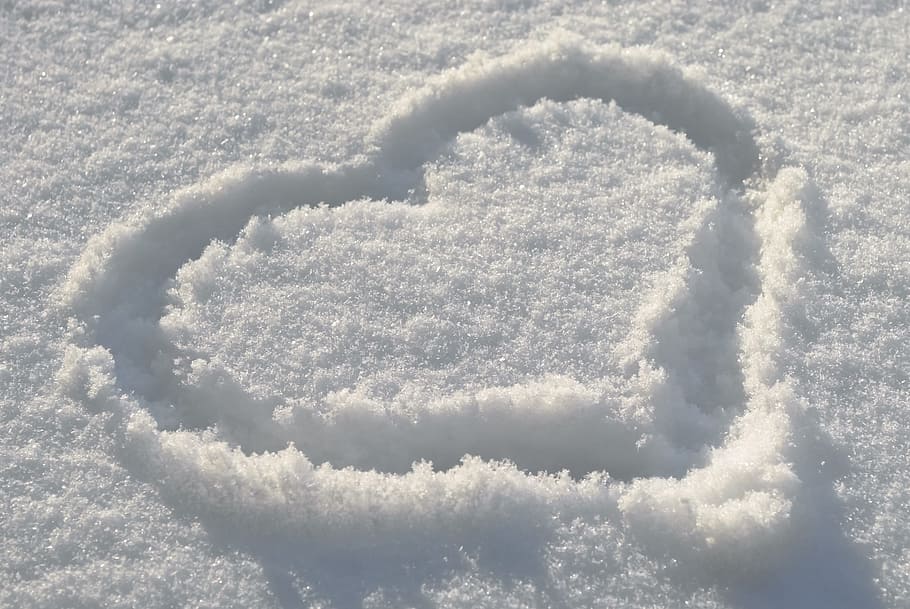heart illustration drawn on snow at daytime, winter, no people HD wallpaper