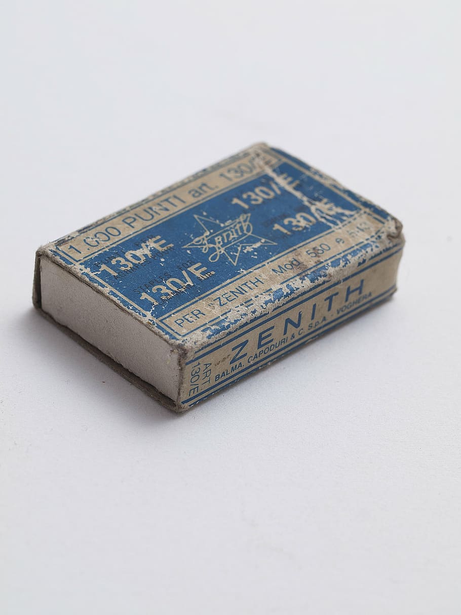 macro, box, staples, studio shot, indoors, single object, white background HD wallpaper