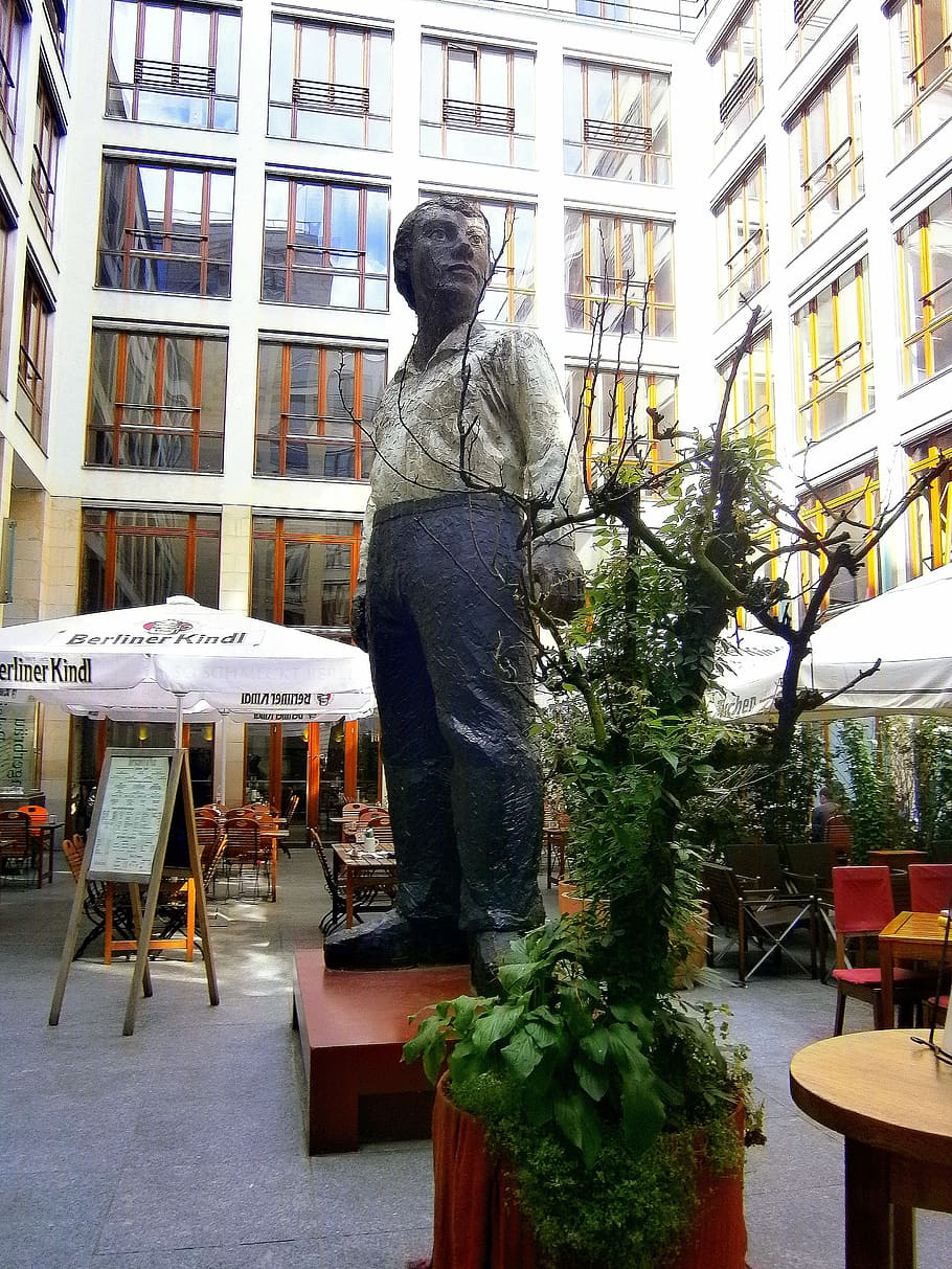 courtyard, facade, restaurant, statue, figure, sculpture, man HD wallpaper