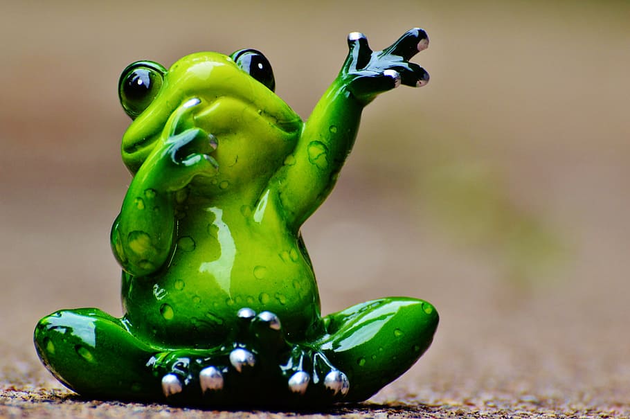 sitting green ceramic frog figurine, wave, farewell, funny HD wallpaper