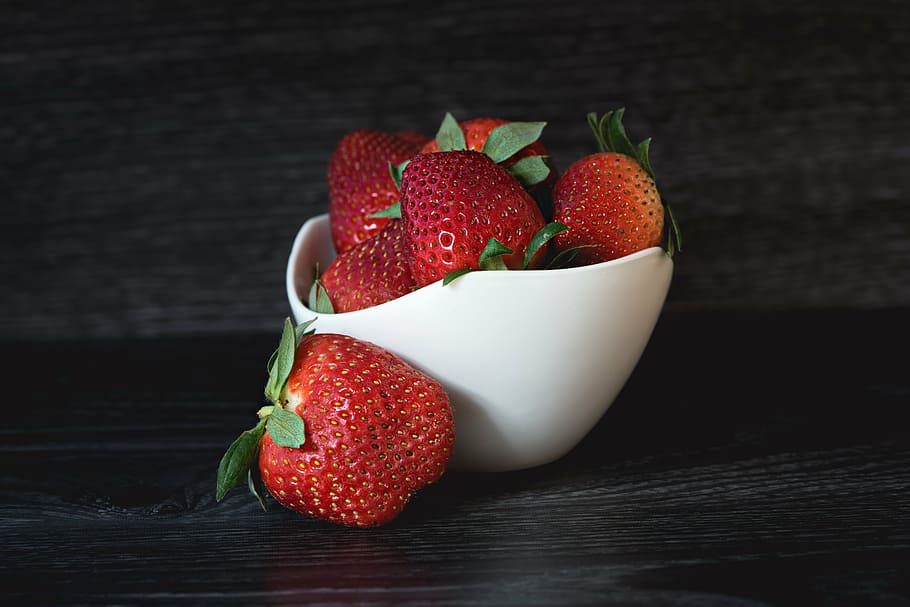 strawberries in white ceramic bowl, red, ripe, shell, fruit HD wallpaper