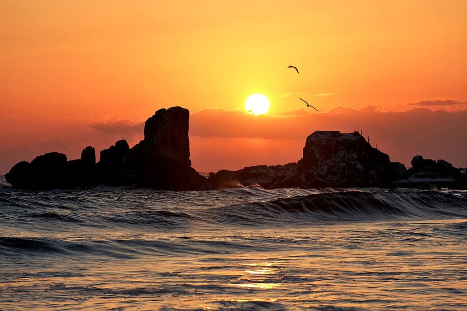 sunset, ocean, serenity, sea, water, sky, rock, beauty in nature HD wallpaper