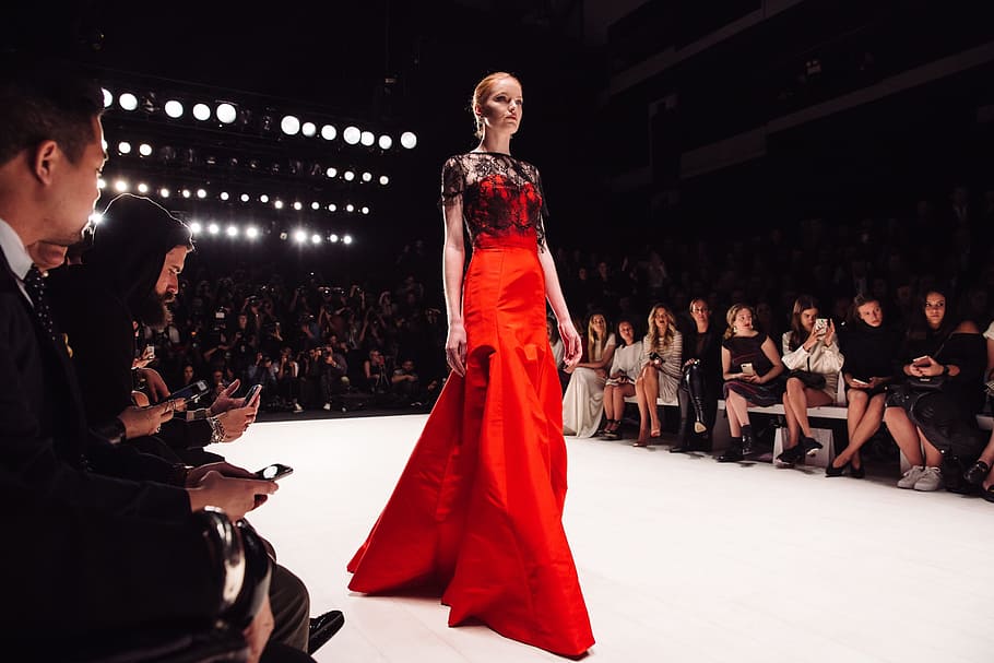 woman walking on runway, people, crowd, stage, spotlights, fashion HD wallpaper