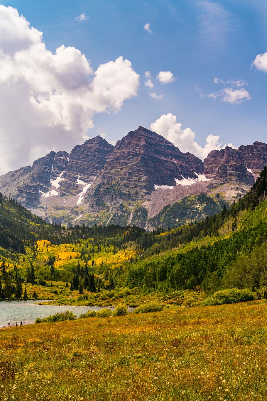 landscape photograph of mountain ranges, mountain ranges during daytime HD wallpaper