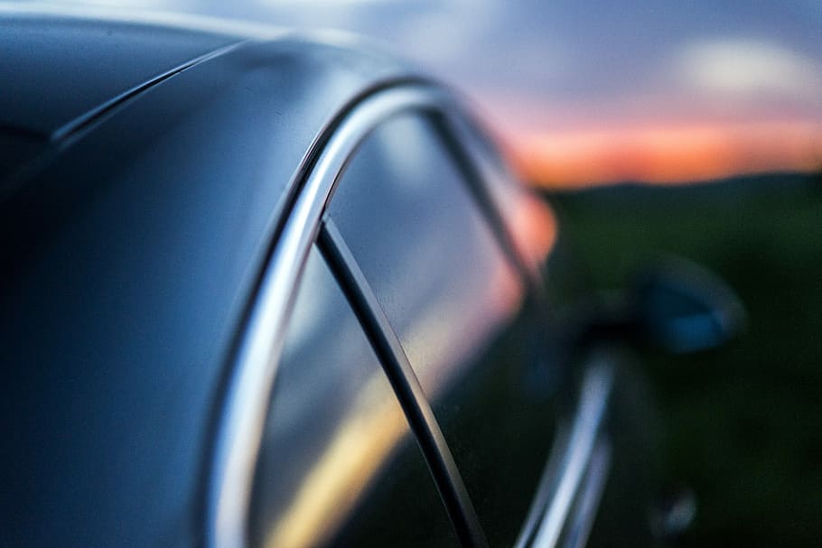 selective photo of black vehicle, closeup photo of black car HD wallpaper