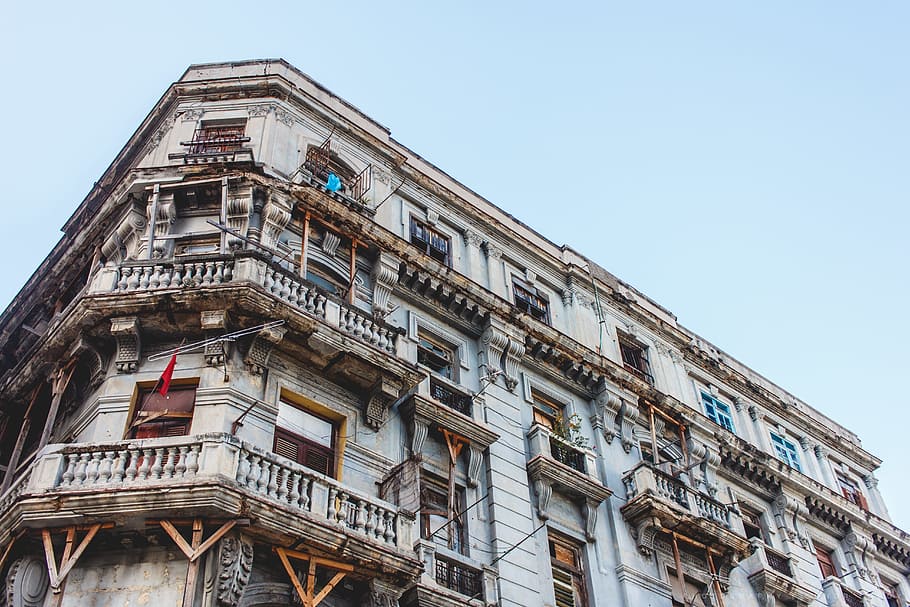 concrete building with balconies during day, low angle photography of white concrete building HD wallpaper