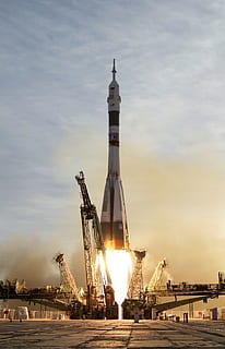 space shuttle about to launch at golden hour, Soyuz Rocket HD wallpaper