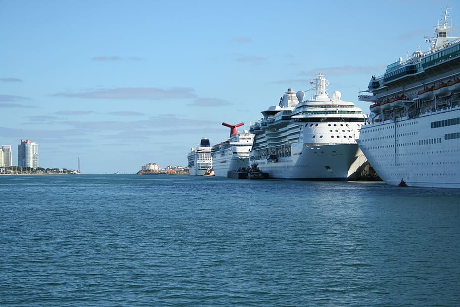 cruise ships under sunny sky, Ocean Drive, Miami Beach, Florida, HD wallpaper