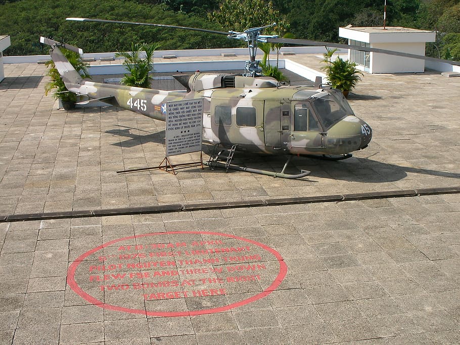 Helicopter on the roof of Reunification palace, photos, planes HD wallpaper
