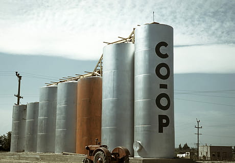 Grain elevators in Caldwell, Idaho towers, grain silos, public domain HD wallpaper