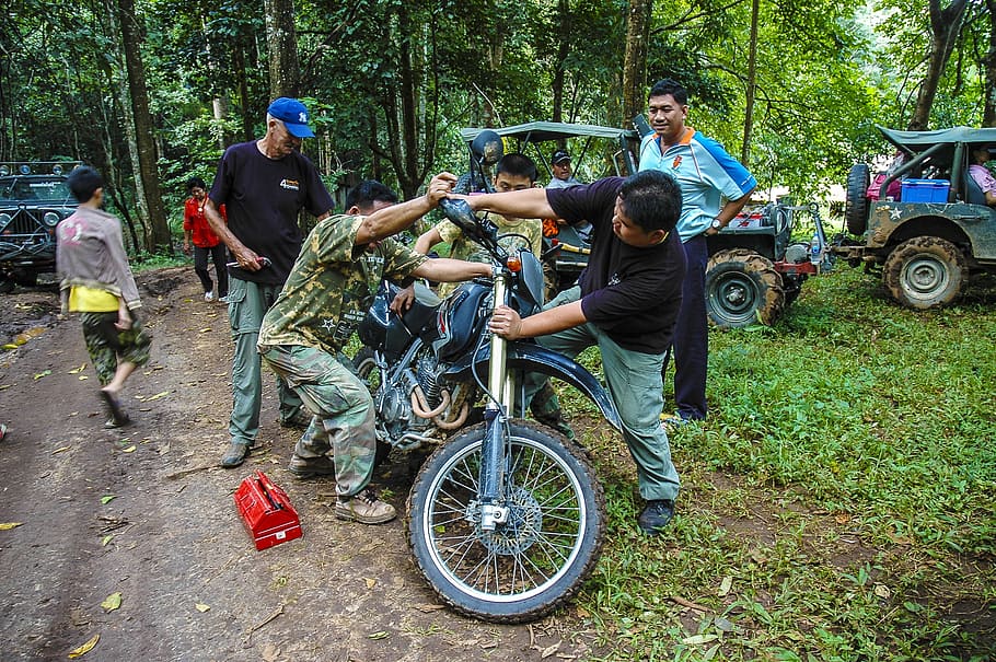 Motorcycle, Mechanic, Help, more, enduro tour, repair, in the forest HD wallpaper