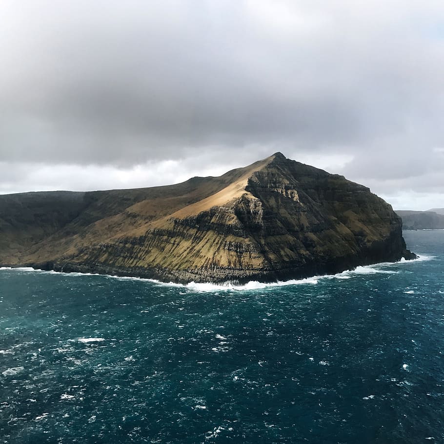 bird's eye view photo of island, wide angle photo of brown mountain HD wallpaper