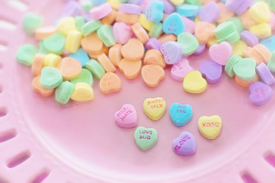 heart-shaped assorted-color candies, valentine candy, hearts, HD wallpaper