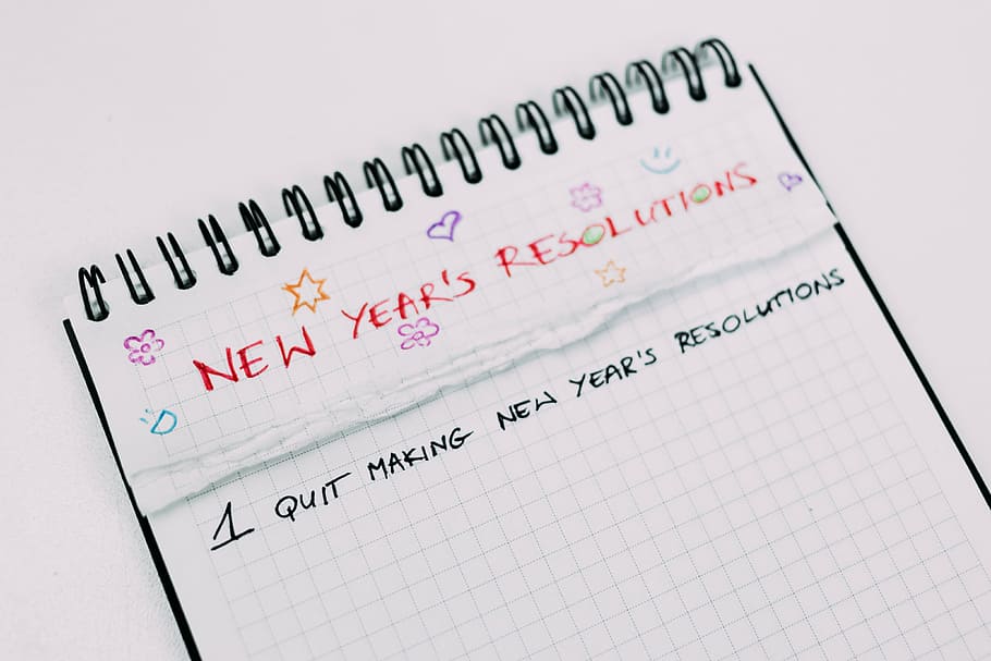 closeup photo of graphing paper with new year's resolutions priont HD wallpaper