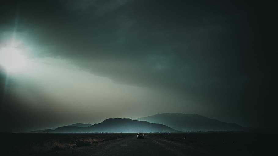 sun rays over mountain, vehicle on road running towards mountain HD wallpaper