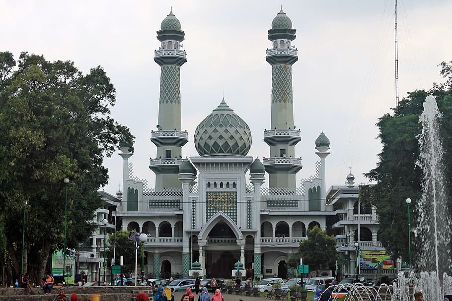 the square, the city of malang, indonesian, islam, great mosque