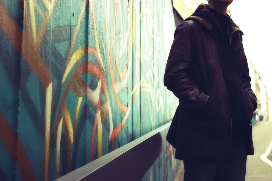 Graffiti, Grunge, Man, Person, Lifestyle, male, wall, adult HD wallpaper