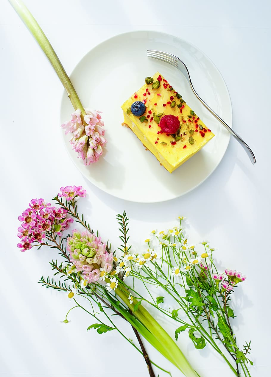 round white plate beside flowers, baked pastry in the plate with fork HD wallpaper