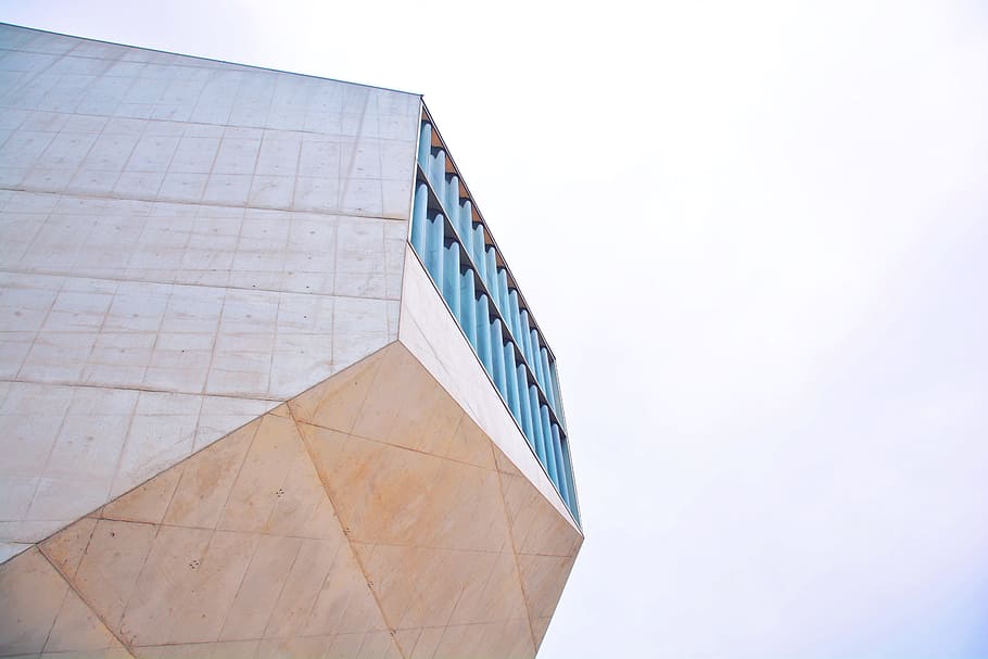 brown and blue building under cleay sky at daytime, white and gray concrete building HD wallpaper