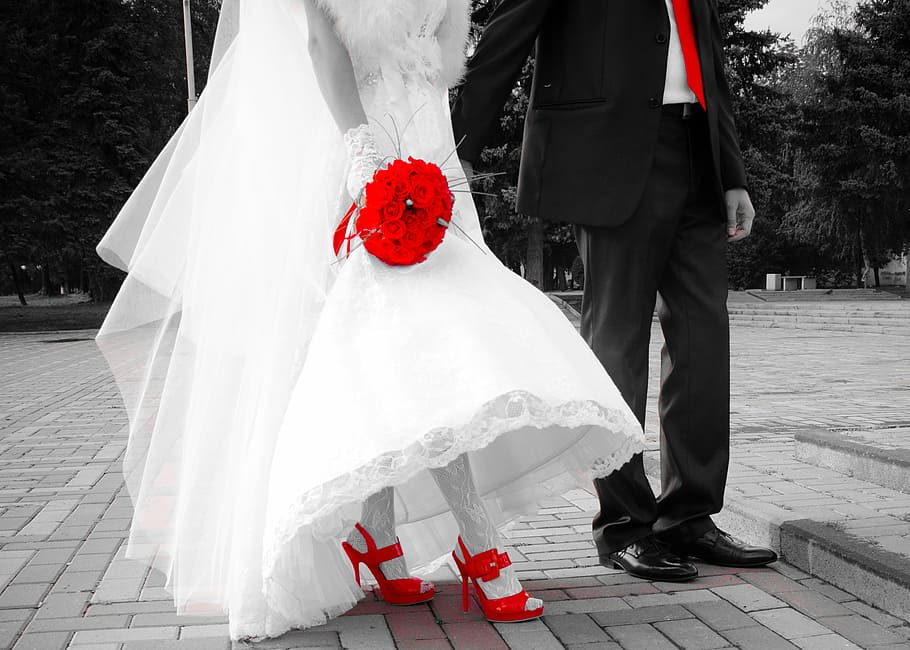 selective-color photo of red flower bouquet, necktie, red roses, HD wallpaper