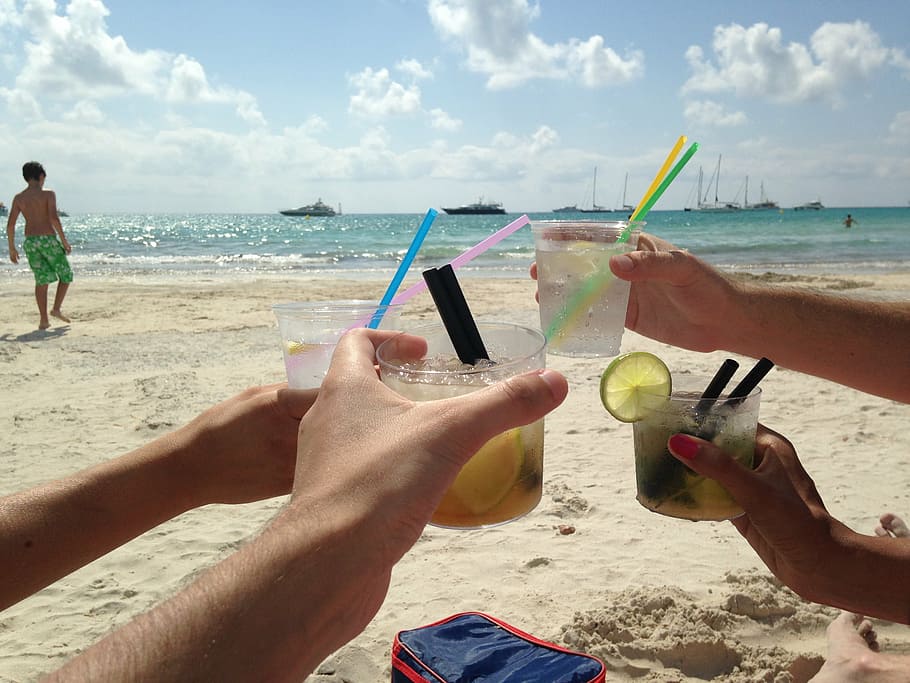 people holding drinking glass filled during daytime, friendship HD wallpaper