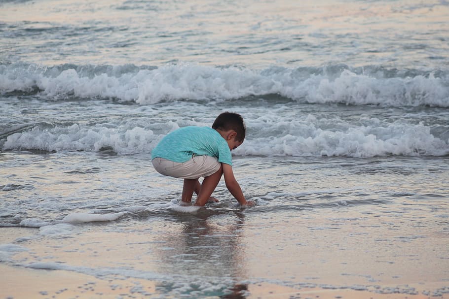 beach, surf, shore, water, sea, wave, child, childhood, real people HD wallpaper