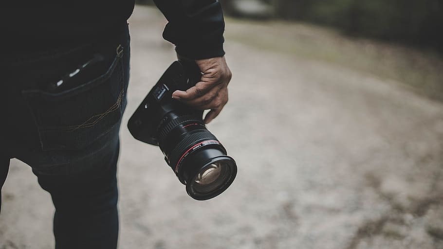 person holding DSLR camera, untitled, Focus, hand, photographer HD wallpaper