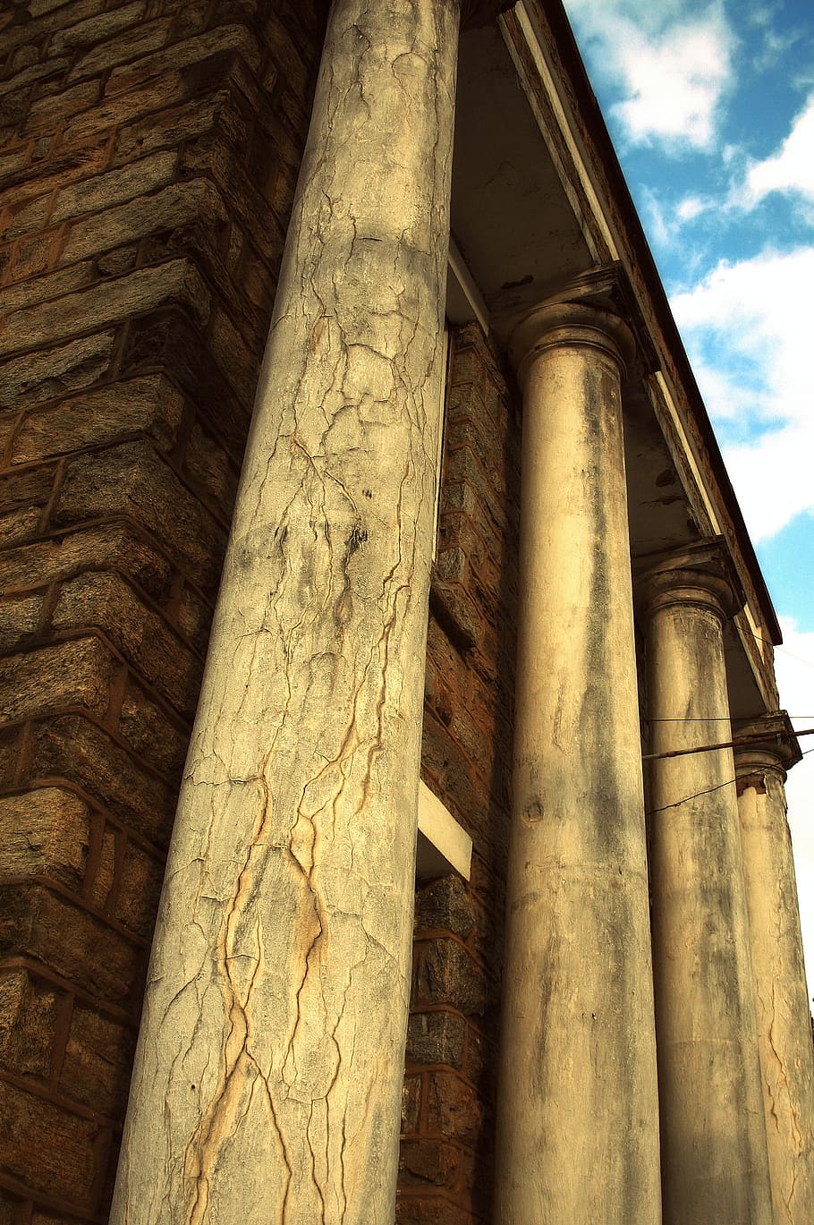 column, old building, plaster, cracks, architecture, stone HD wallpaper