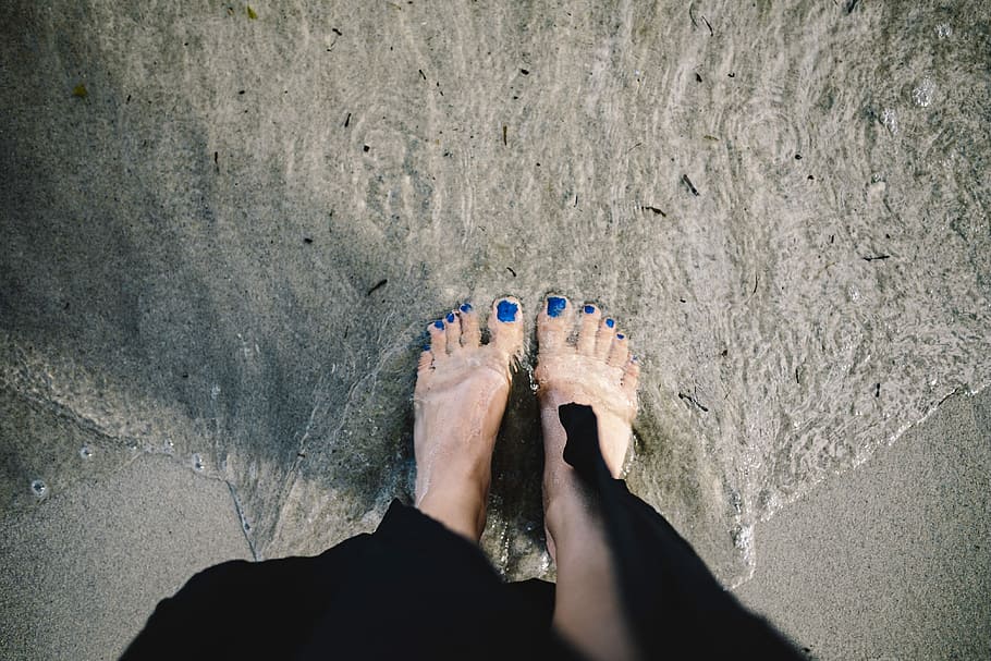 CLOSEUP OF GIRL'S LEGS AT SEASIDE, adult, beach, calm, coast, HD wallpaper
