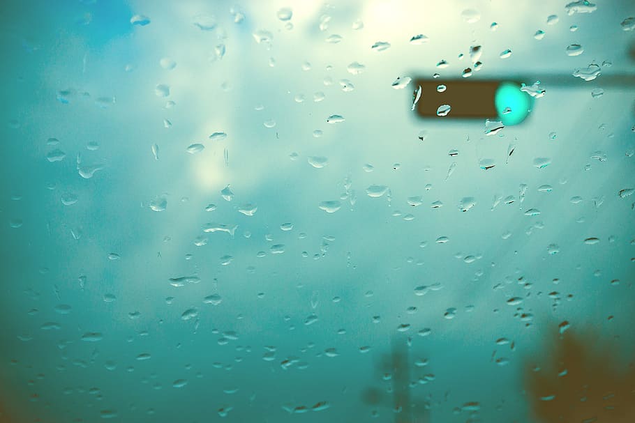 water drops on window overlooking traffic light turning green HD wallpaper