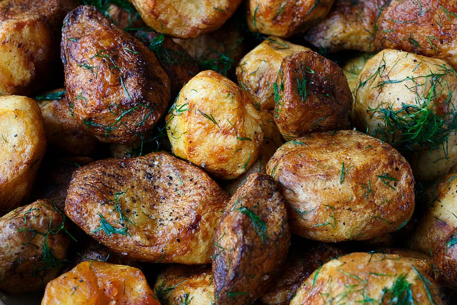 brown breads with green dill weeds, delicious, garnish, potatoes HD wallpaper