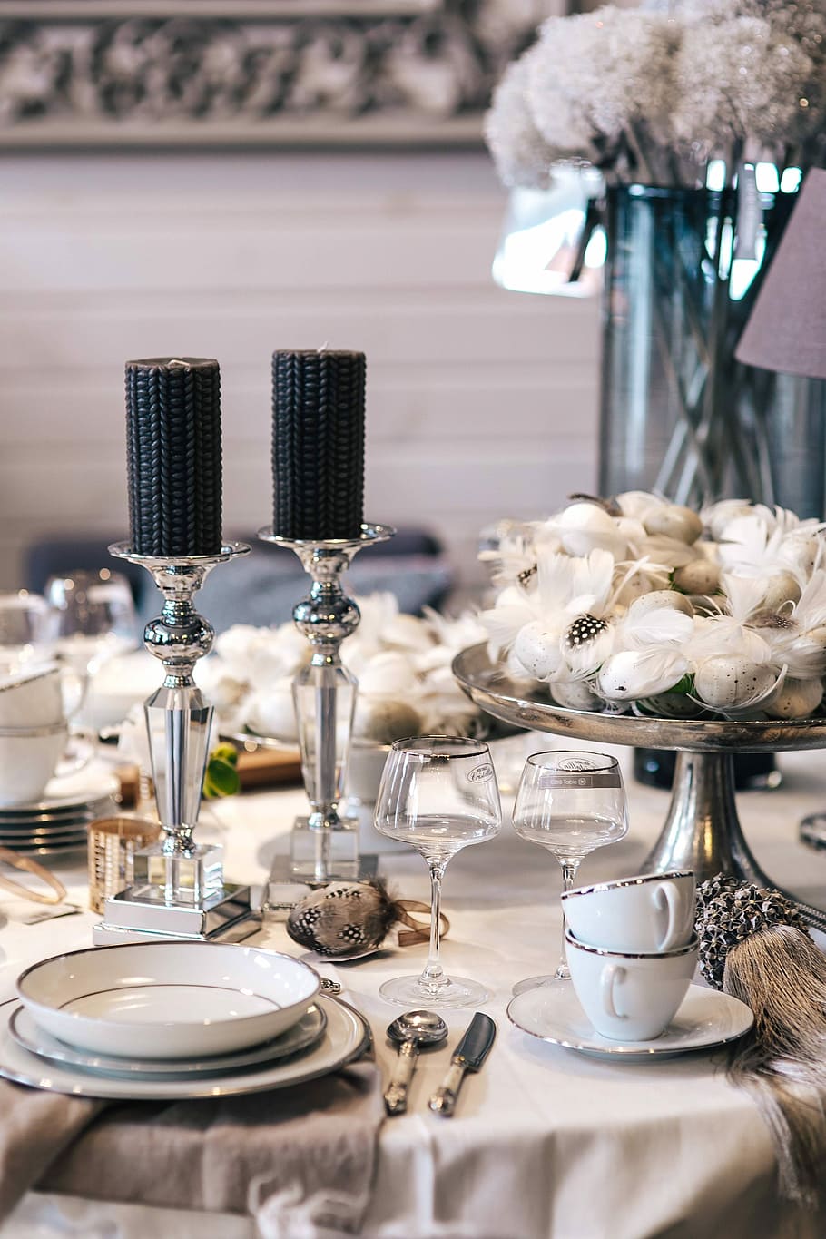 Fancy restaurant dinner table decorated with quail eggs and feathers HD wallpaper