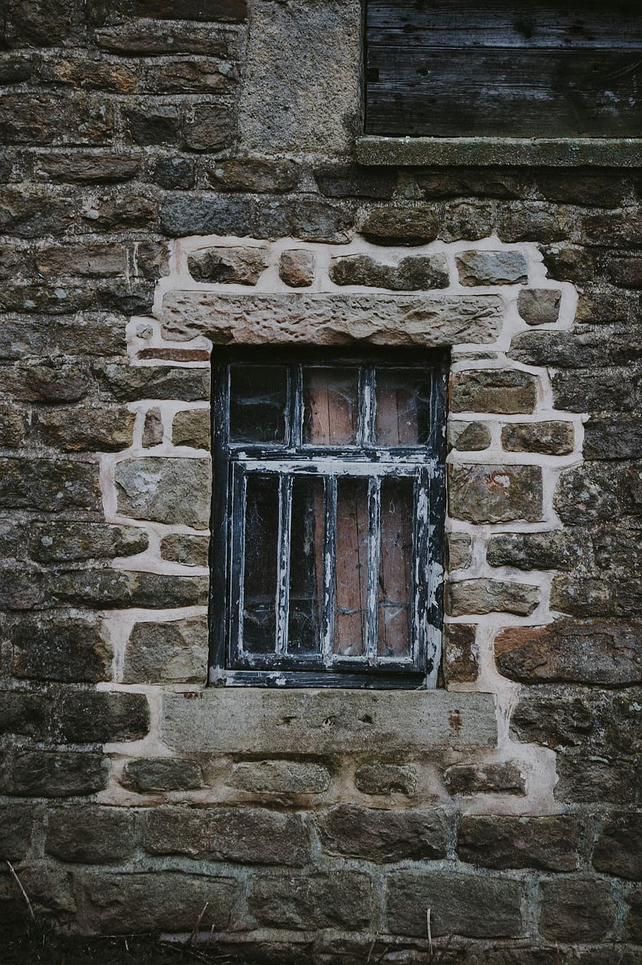 black wooden glass panel window on grey brick wall, rectangular black wooden framed glass panel window HD wallpaper