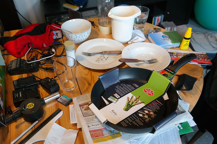 assorted plates on table, chaos, clutter, a mess, things, stuff, HD wallpaper