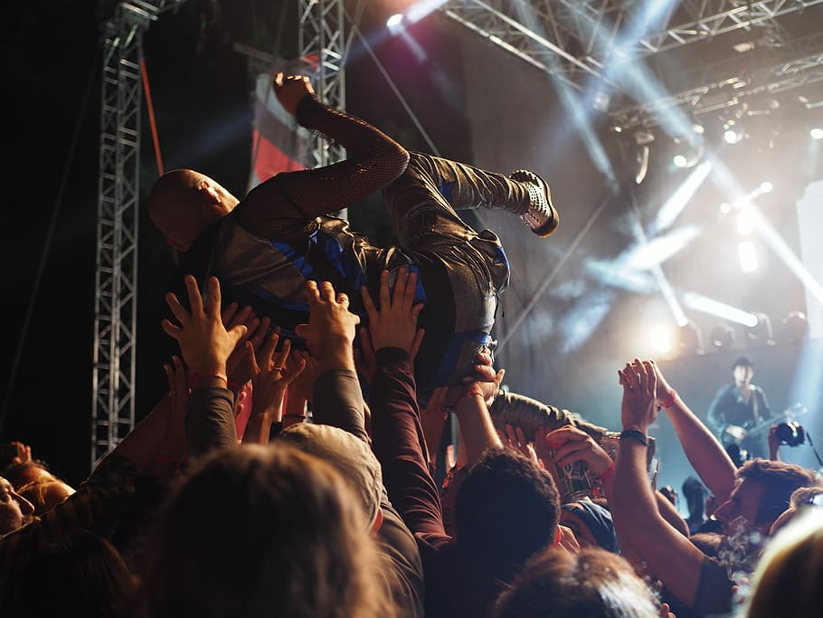 people lifting a man in black leather jacket, popular Music Concert HD wallpaper