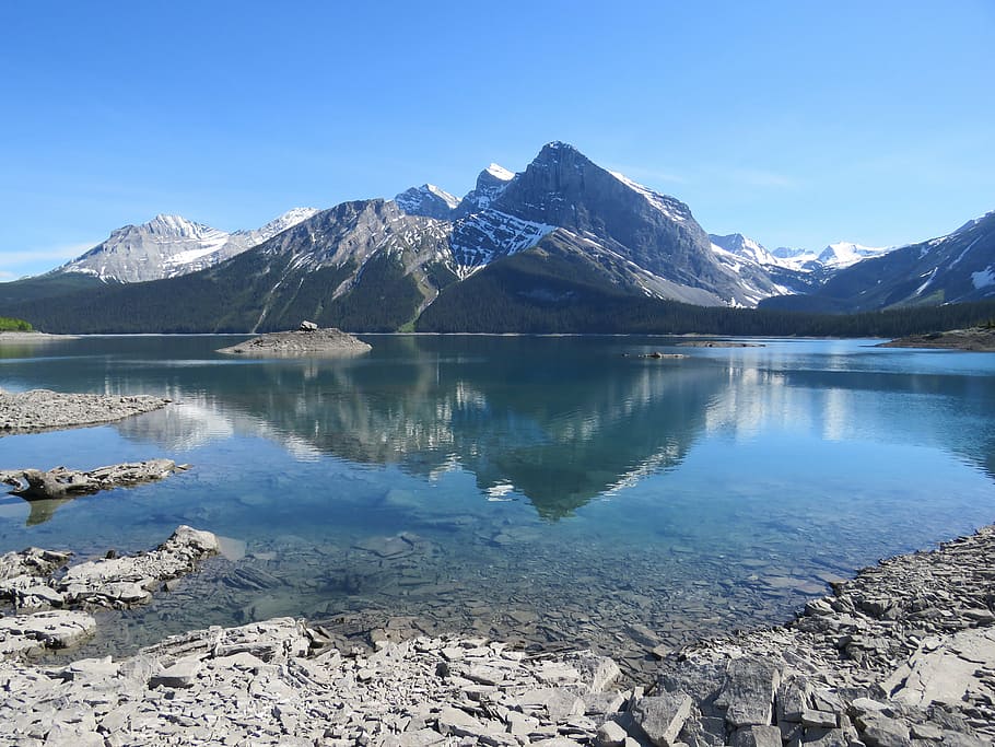 landscape of mountain, upper kananaskis lake, alberta, canada HD wallpaper