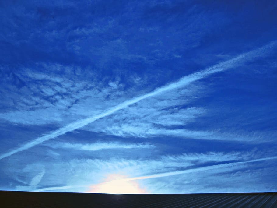 sky, blue, bright, clouds, lines, streaks, white, glistening HD wallpaper