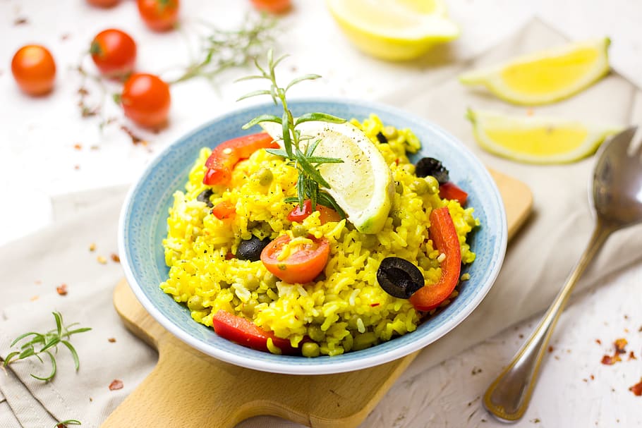 cooked rice with slice egg and tomato, Paella, Fry Up, Saffron, HD wallpaper