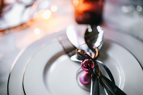 Christmas table decorations, table set, pink, holiday, glamour HD wallpaper