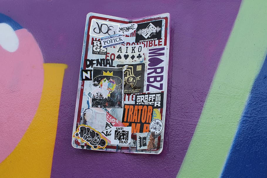close up photo of sticker card, white and red card, badge, wall HD wallpaper