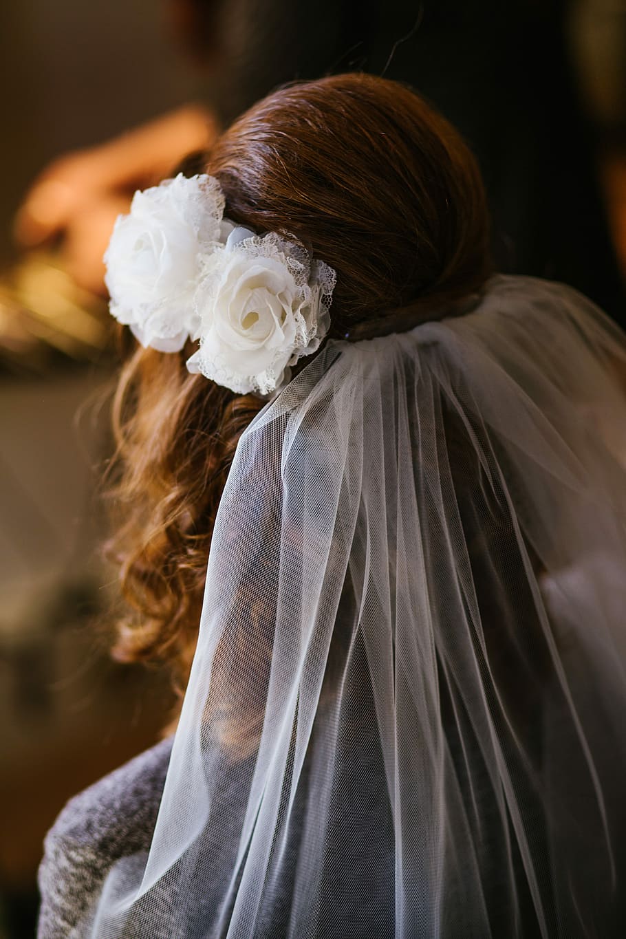 woman wearing white veil, woman wearing white floral headdress HD wallpaper