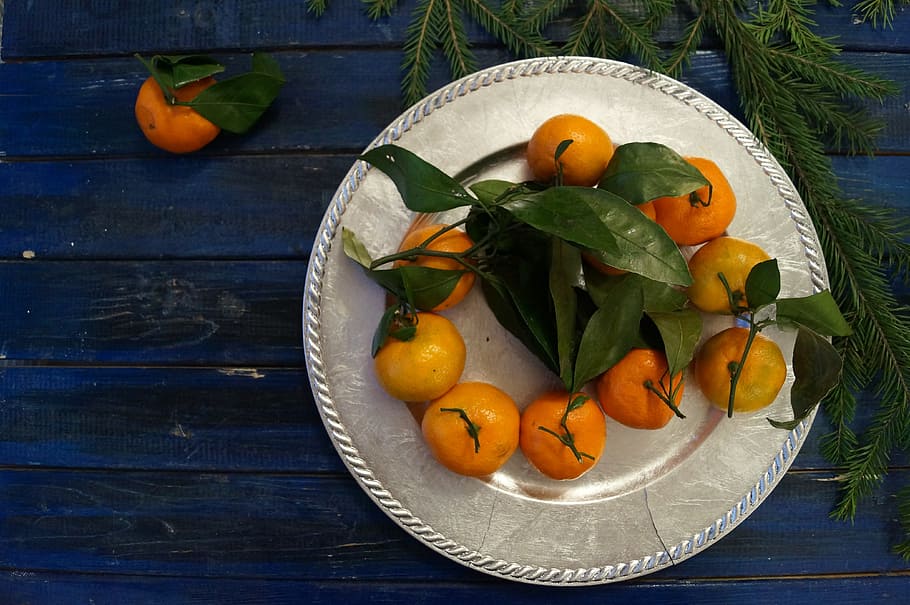 food, fruit, grow, table, plate, mandarin, silver tray, mandarin leaves HD wallpaper