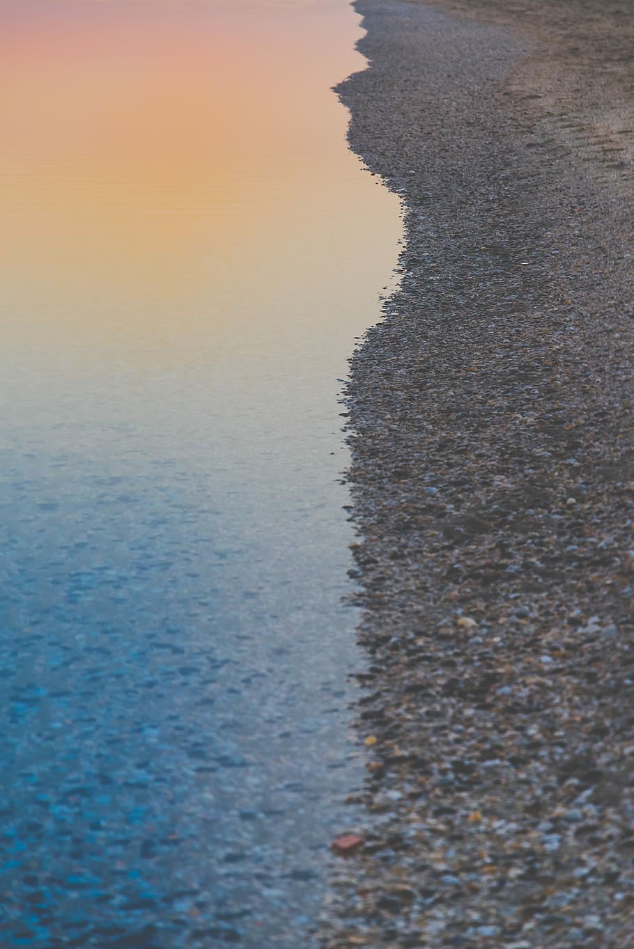 shore beside ocean during sunset, calm water by shore, pebble HD wallpaper