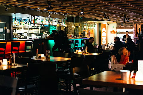 Restaurant’s bar interior, indoors, table, cafe, people, bar - Drink Establishment HD wallpaper
