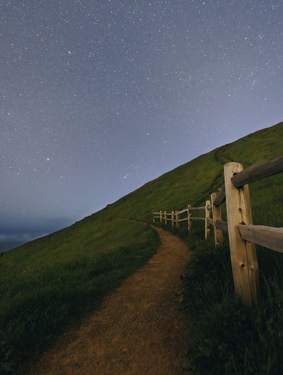 brown wooden fence on farm, brown wooden fence during nighttime HD wallpaper