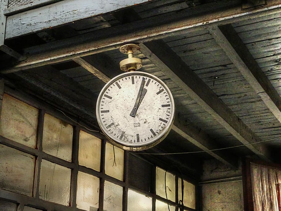 clock displaying 1:05, old, station, antique, vintage, metal HD wallpaper
