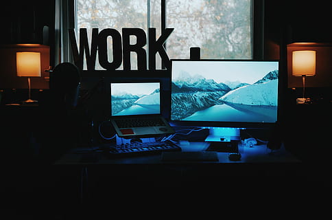 shallow focus photography of computer monitor, computer monitor and laptop on top of table near glass windowpane HD wallpaper