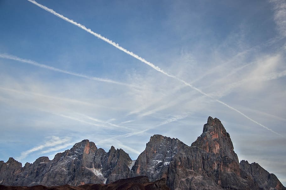 white and blue sky photography, chemtrails above mountain range