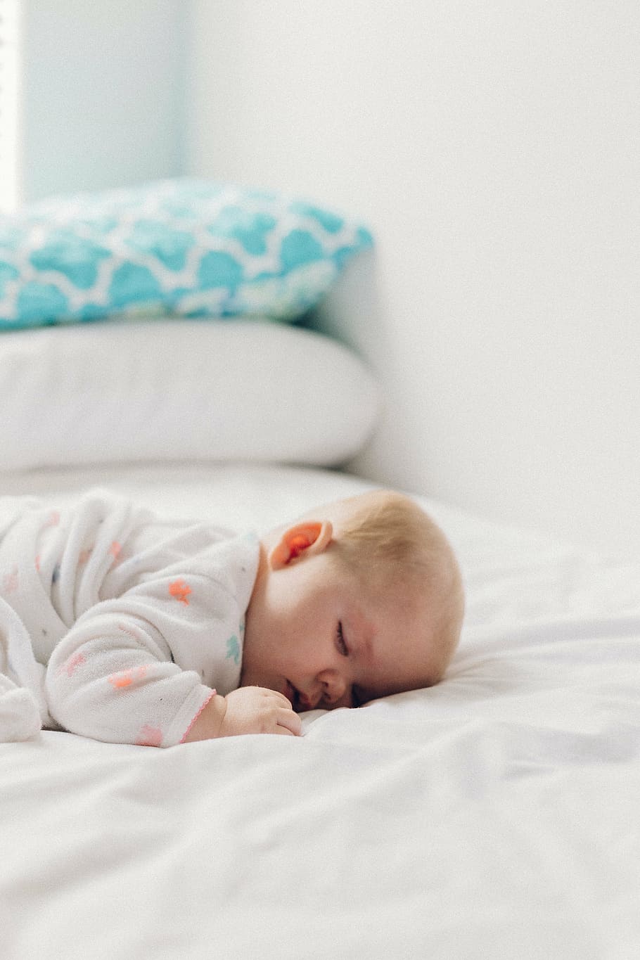baby sleeping on bed beside white wall, bedroom, pillow, kid, HD wallpaper